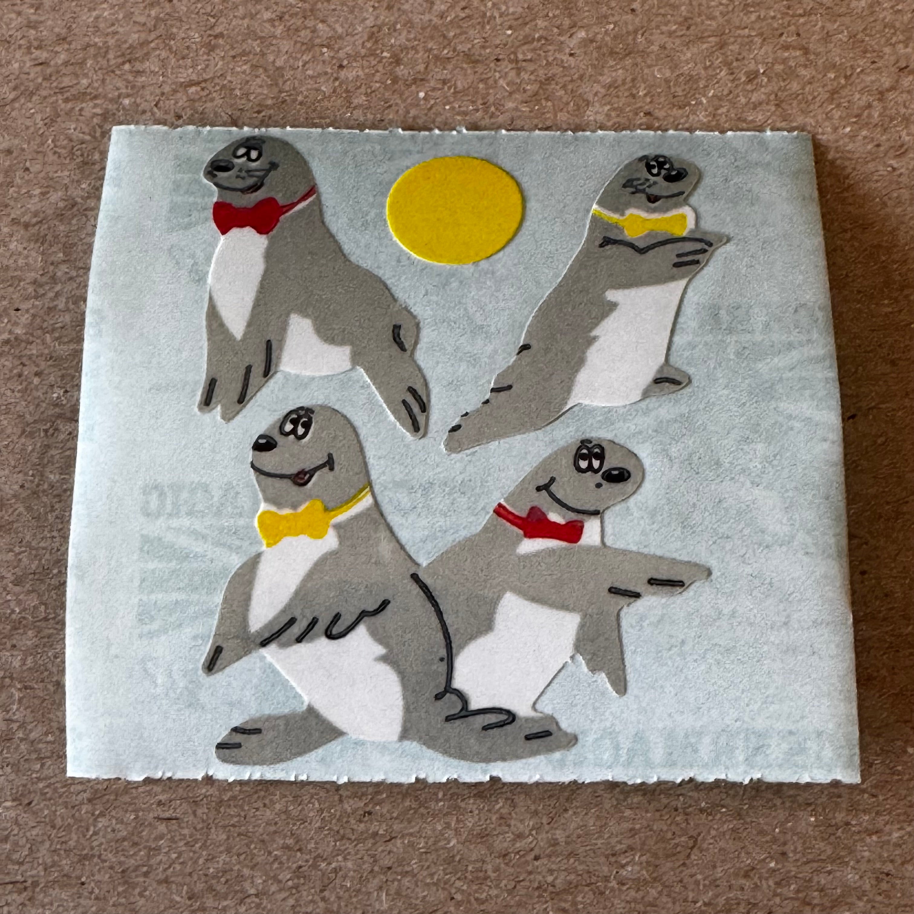 Paper Square Mod: Playful seals