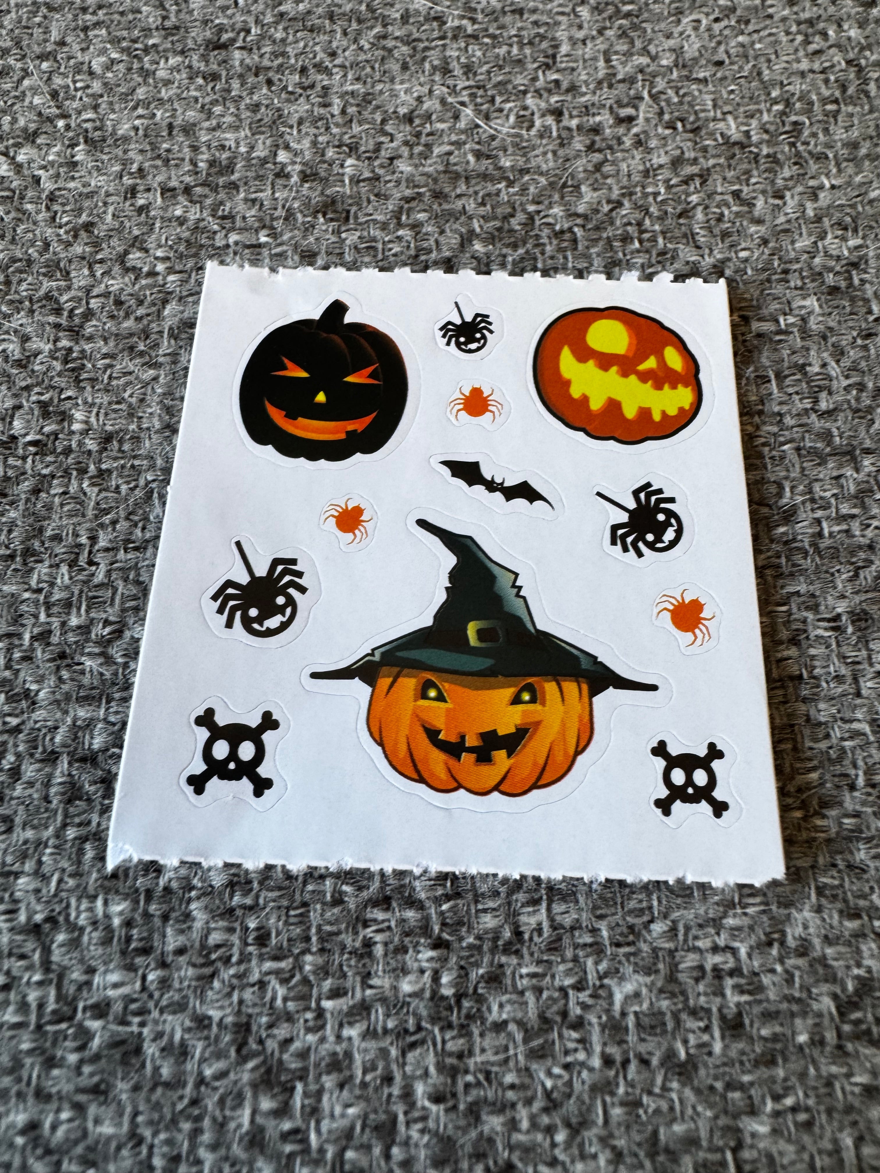 Paper Mod: Halloween (SANDYLION)